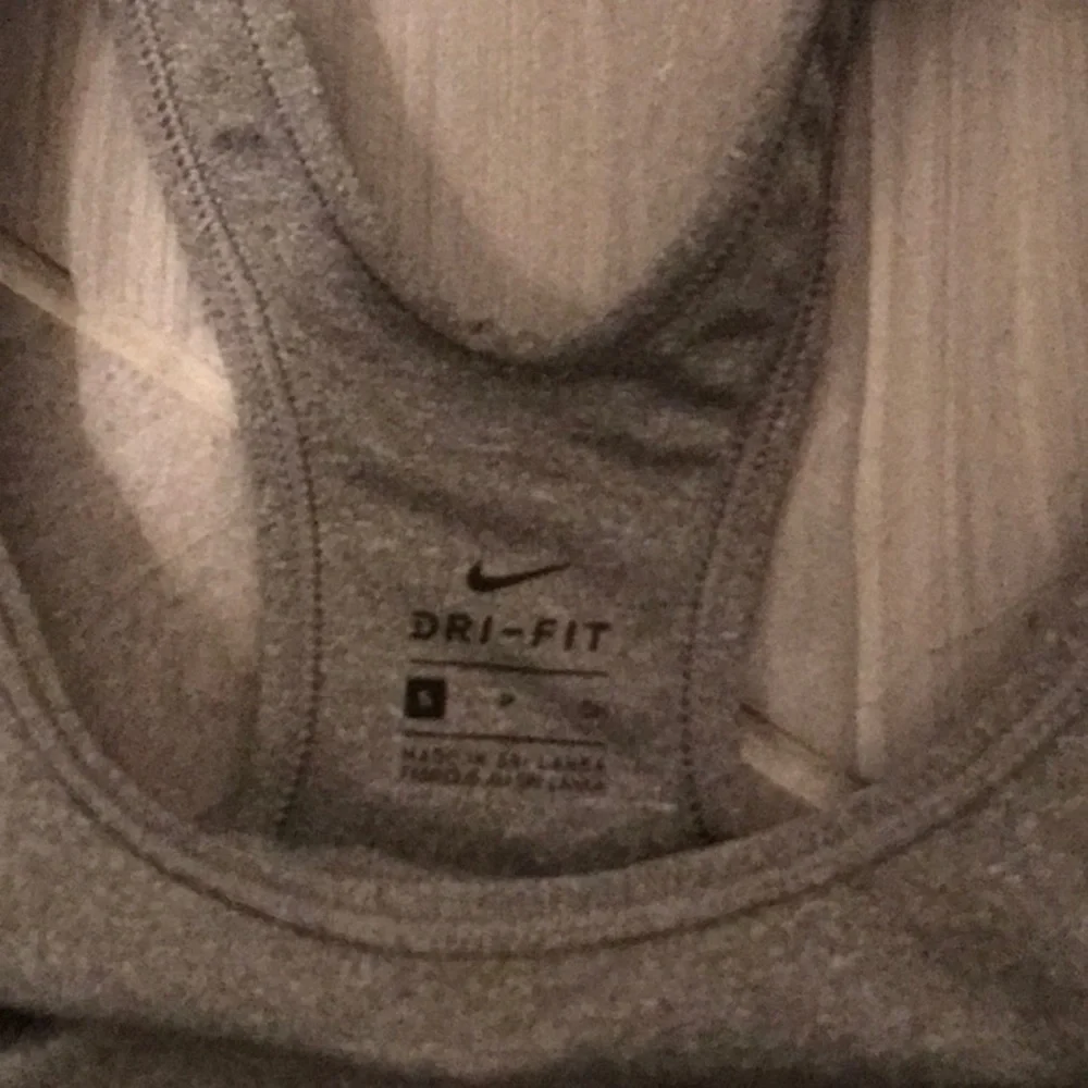 Very lightly used NIKE sports bras - Picture 5 of 6
